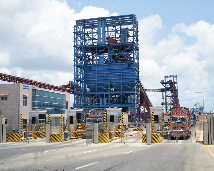 EmergePAK's tweet photo. Newly built Pakistan International Bulk Terminal, Karachi, Pakistan
@DanyalGilani @CPEC15 @pmln_org @betterpakistan @KhawajaMAsif @zlj517 https://t.co/wiQH3QZW2h