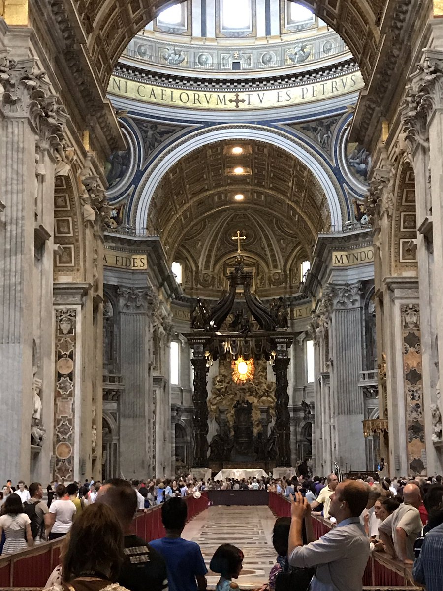 Inside St. Peter's Basilica. Can you believe this was built by mortals? #SJMCLondonRome #SJMCStudyAbroad 🇬🇧🇮🇹