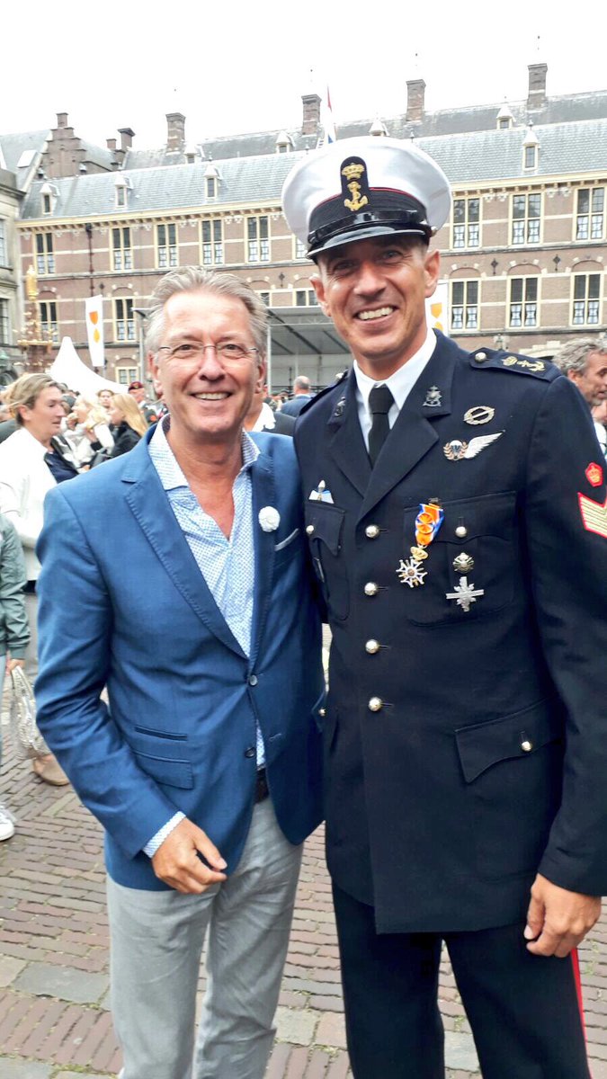 admiraalTas's tweet photo. Trots op Rob Severs die een lintje heeft gekregen voor de 👍manier waarop hij als oorlogsslachtoffer gestalte heeft gegeven aan zijn loopbaan https://t.co/IcKUsbdACA