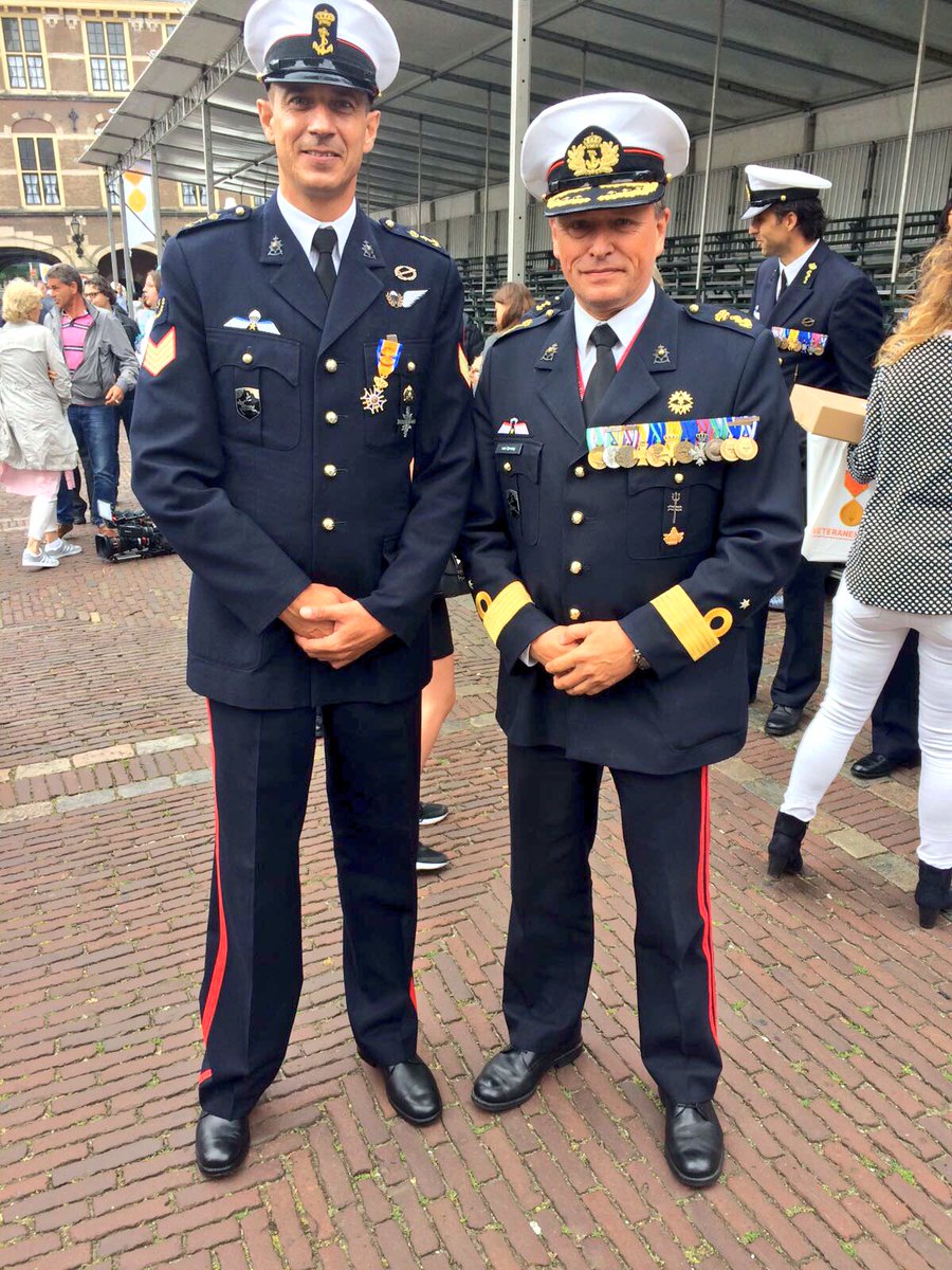admiraalTas's tweet photo. Trots op Rob Severs die een lintje heeft gekregen voor de 👍manier waarop hij als oorlogsslachtoffer gestalte heeft gegeven aan zijn loopbaan https://t.co/IcKUsbdACA