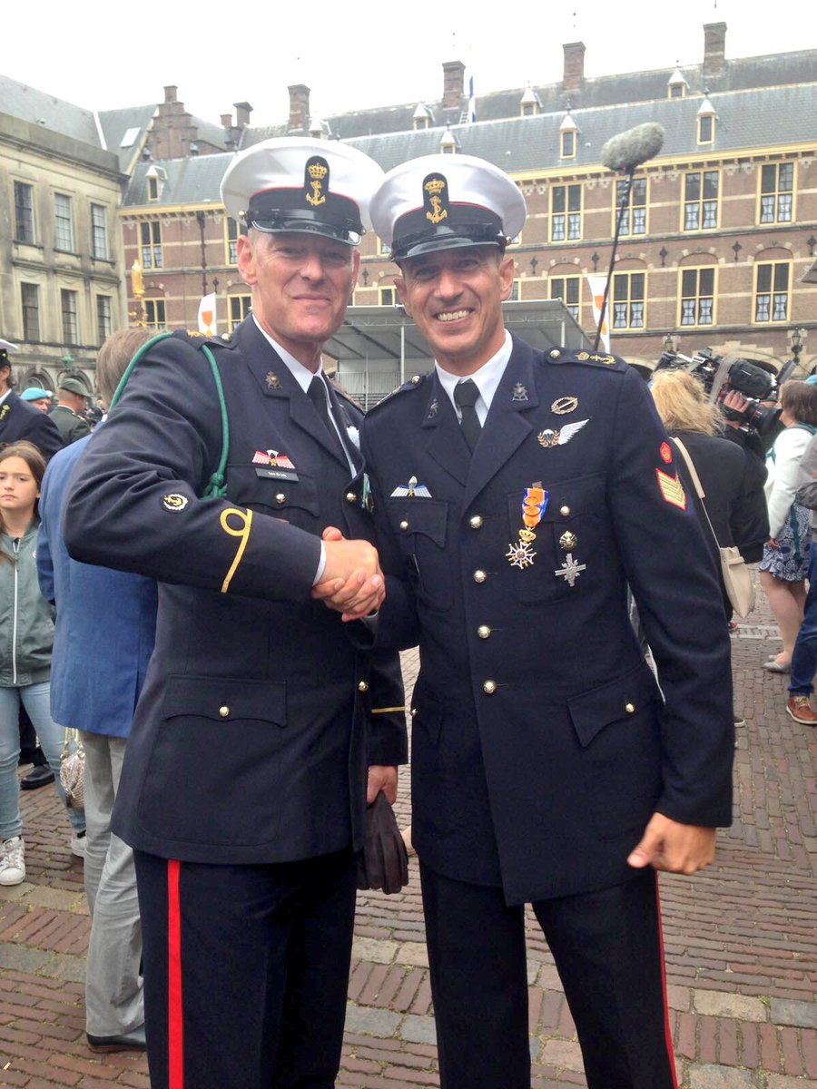 admiraalTas's tweet photo. Trots op Rob Severs die een lintje heeft gekregen voor de 👍manier waarop hij als oorlogsslachtoffer gestalte heeft gegeven aan zijn loopbaan https://t.co/IcKUsbdACA