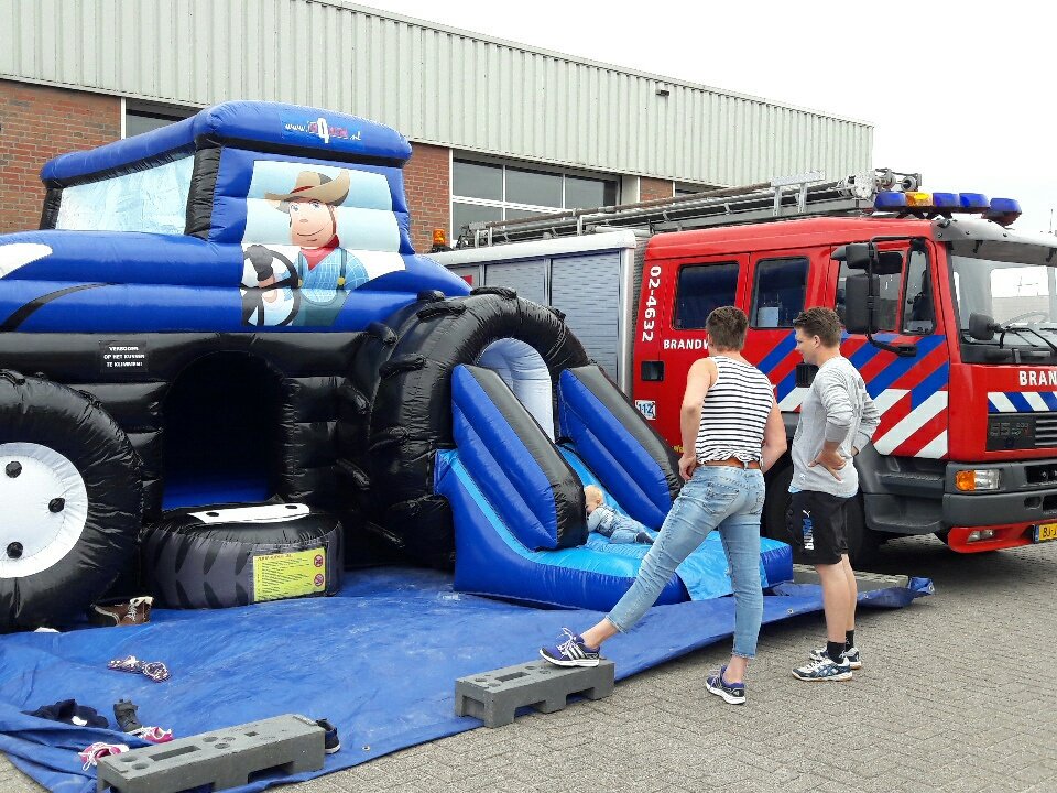 brwfraneker's tweet photo. De nw Friese derby, we zijn door @BrwHarlingen uitgenodigd voor een partij kaatsen. partners en kids als publiek. Top!@BrandweerFrl https://t.co/XJKtSrXNit