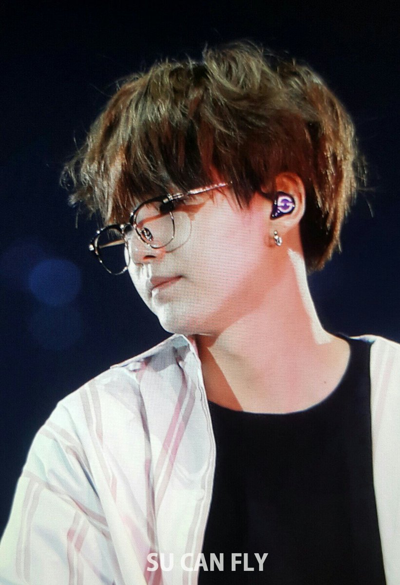 suga930309com's tweet photo. 170624 #슈가 #SUGA @BTS_twt https://t.co/1zCyDtLUhi
