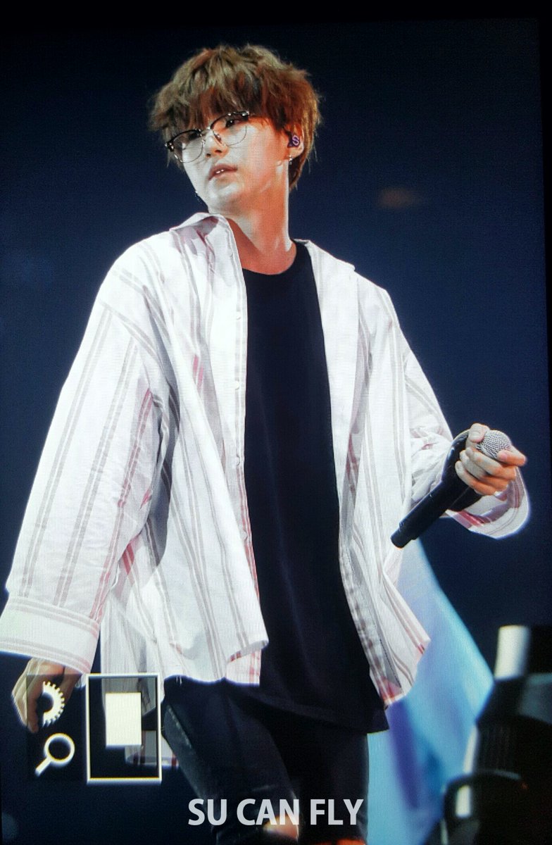 suga930309com's tweet photo. 170624 #슈가 #SUGA @BTS_twt https://t.co/1zCyDtLUhi