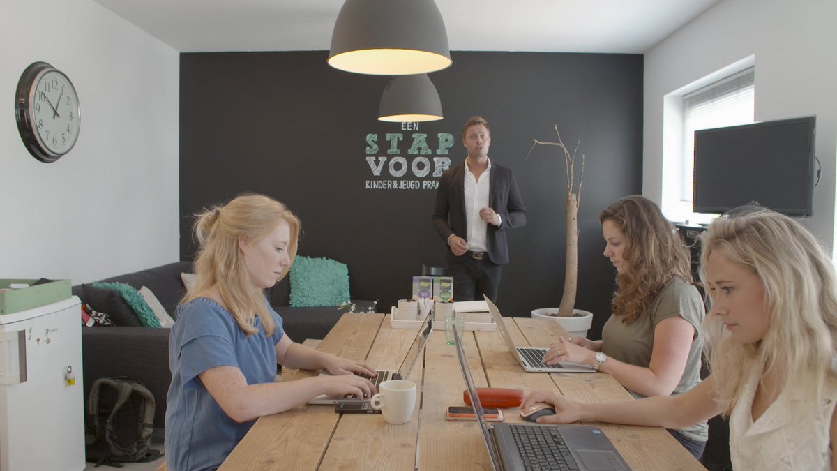 SamenSterkSBS's tweet photo. Zet snel je TV aan want over een kwartier begint de laatste aflevering van dit seizoen @SamenSterkSBS vanuit @EenStapVoor Mis het niet! https://t.co/0syUmNkV4n