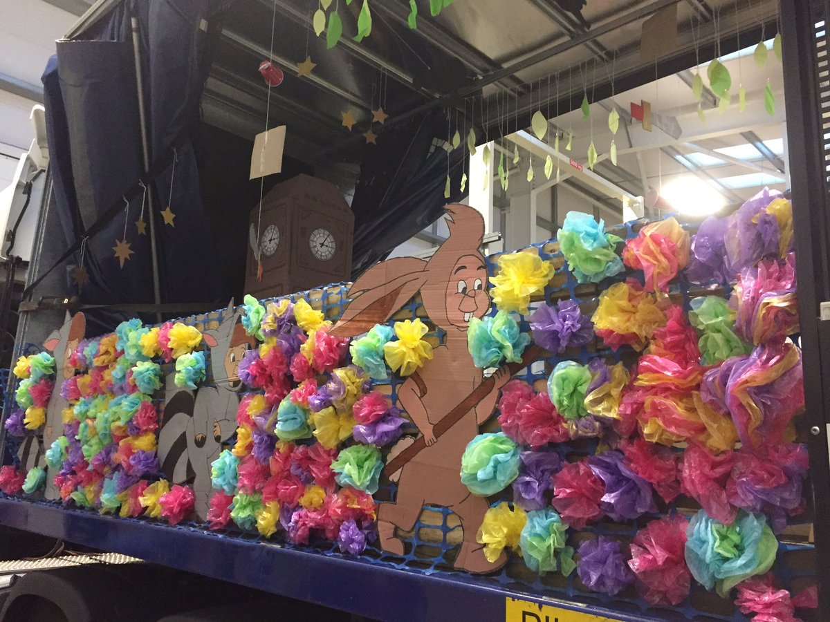 DykeheadPC's tweet photo. A few photos of our school's float #parentalinvolvement @DykeheadPrimary https://t.co/7XZzvzi7TC
