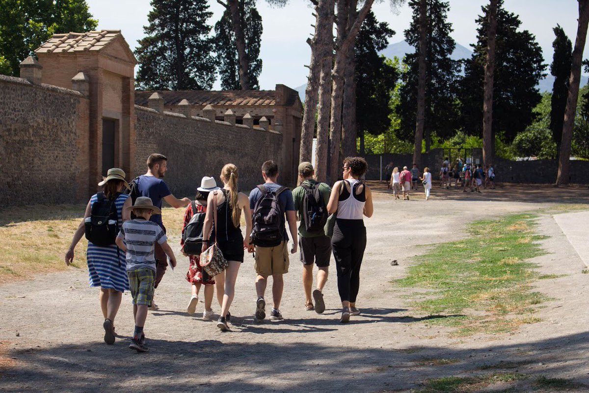 Paideiainstitut's tweet photo. quamquam animus meminisse horret, incipiam
#LLiR2017 #PaideiaSummer2017 https://t.co/REQaaOSIzX