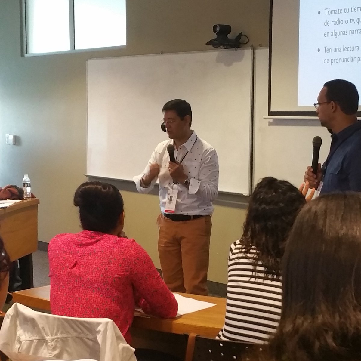Ivanarmandof's tweet photo. "Para ser un buen narrador, primero hay que ser un buen lector". Taller "Narraciones de largo formato" #VoxTraining @WorldVoices @Intec https://t.co/Qwbea01WCj
