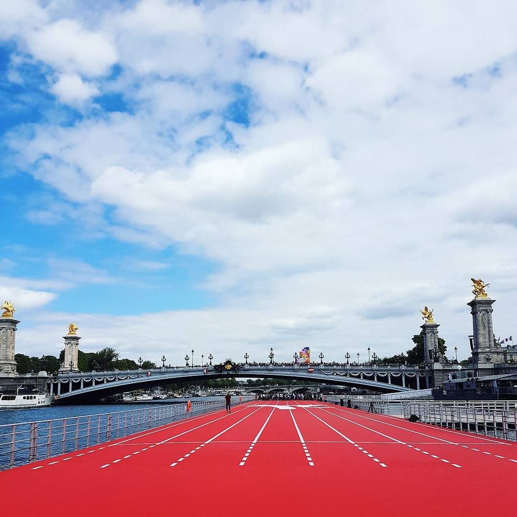 grainedesportiv's tweet photo. On a couru sur la Seine !
#runonwater #olympicday #paris2024 #enmodeJO https://t.co/EWhSKNvlOm https://t.co/3rxEptz9h0