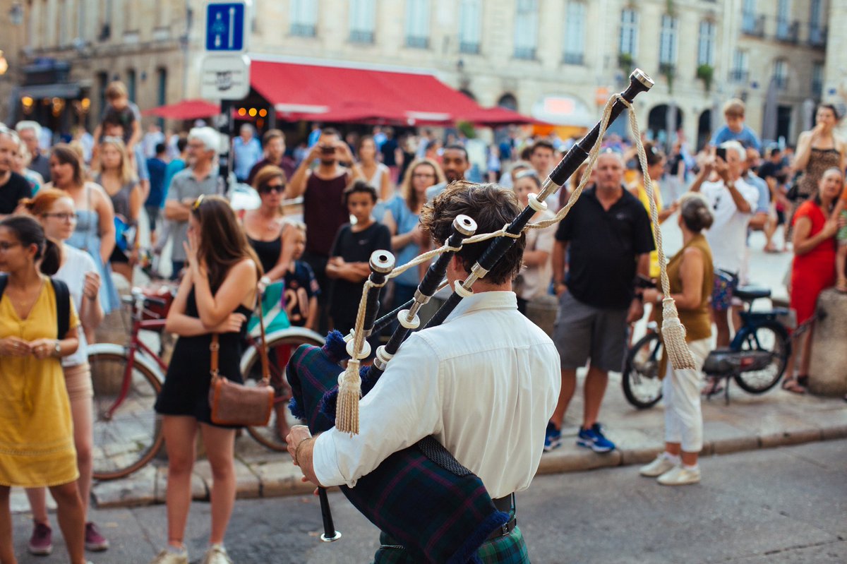 realTonyWalsh's tweet photo. #KiltedAdventure as @FirstPiper๐ด๓ ง๓ ข๓ ณ๓ ฃ๓ ด๓ ฟ is in #Bordeaux๐ซ๐ท reviving spirits & Vieille Alliance https://t.co/3gyPstYdKR https://t.co/1PhREyO00t