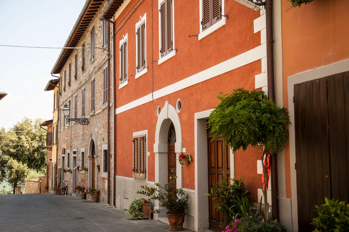 Italia's tweet photo. #Saliaborgo incontra l'ospitalità e i gustosi prodotti locali di Citerna, tra i @BorghiPiuBelli in @UmbriaTourism 
https://t.co/JGPYJZKcd0 https://t.co/y9c62oLLZP