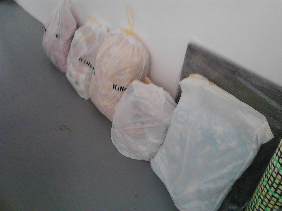 LauraAngell1's tweet photo. Packing up for the show......
#awkwardposition https://t.co/7a47rUYxeO