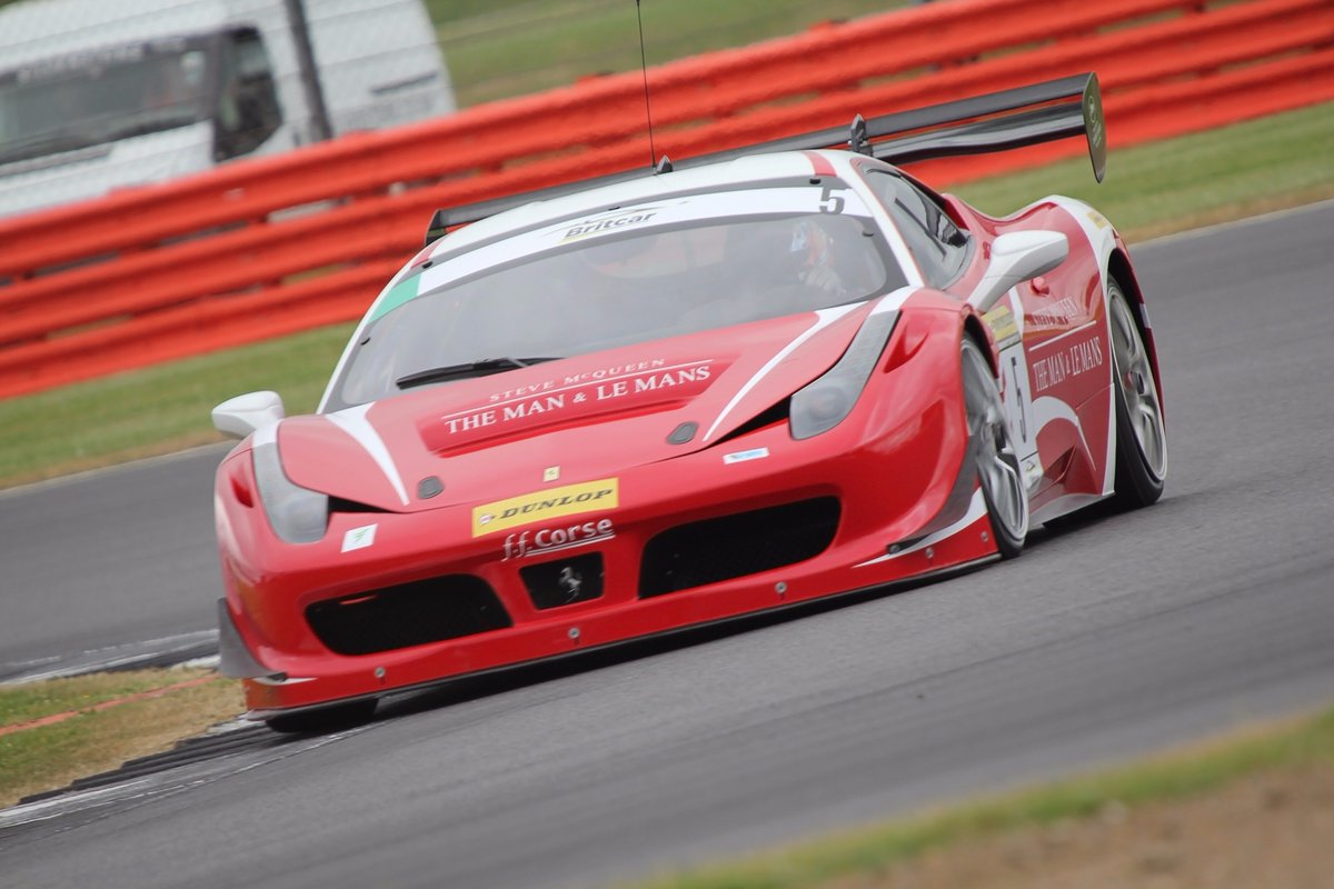 infinitography's tweet photo. Britcar Endurance @BritcarNews Race 1 2nd place @SilverstoneUK https://t.co/gr1ZFuFybT
