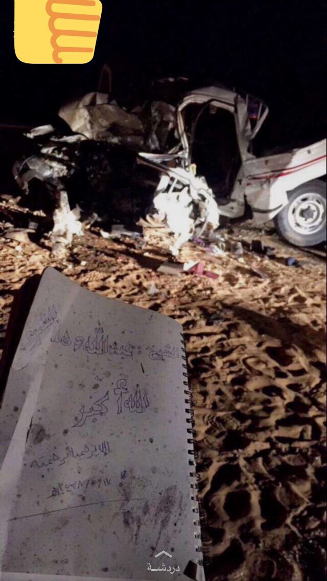 Ab_kk1's tweet photo. صاحب هذه السيارة مُتوفي ووجدوا هذا الدفتر داخله ،، كرروها لعلها تكون نافعه له في قبرة "الله أكبر" اللهم ارحمه واغفر له وتجاوز عنه #هلال_شوال https://t.co/bXhCPCrZIL