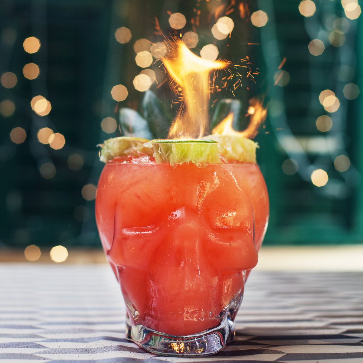 lasiguanas's tweet photo. Saturday means sharing cocktails 😎 #zombieskull https://t.co/an2TQdvjH8
