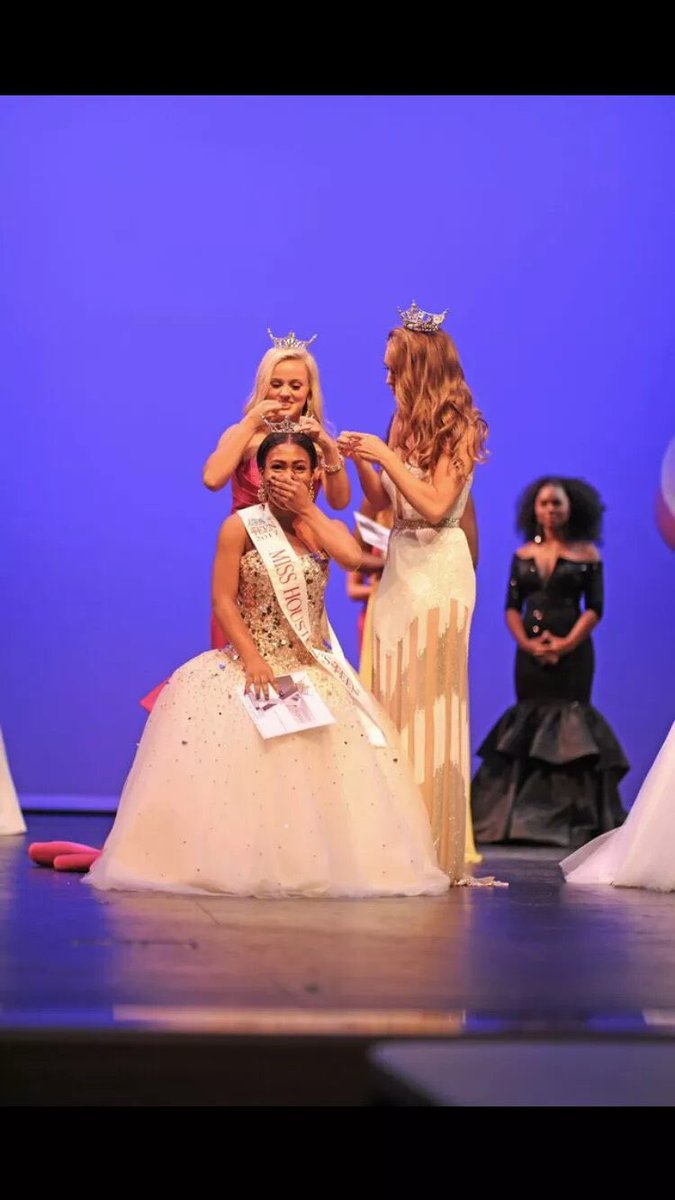 raiyasunshine84's tweet photo. I was crowned #MissHOT 8 months ago and now I'm leaving for Miss Texas OT! I am so grateful for this journey 👑❤️☀️ #SelfAppreciationSaturday https://t.co/z0sPJ79ey9