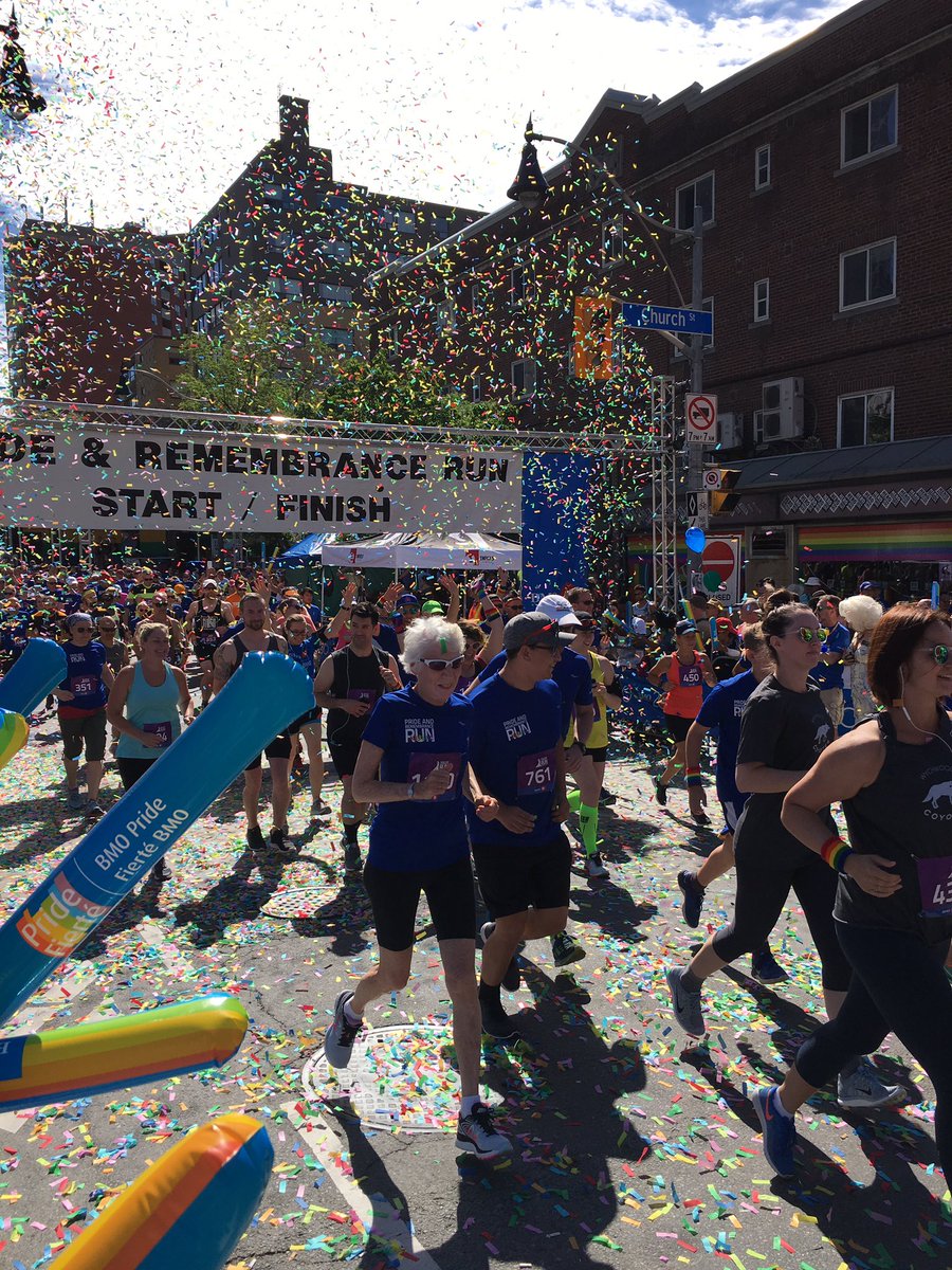 nardine_flaro's tweet photo. BMO pride Run #proudtoworkatbmo #priderun2017 https://t.co/IhzSwXT7d5
