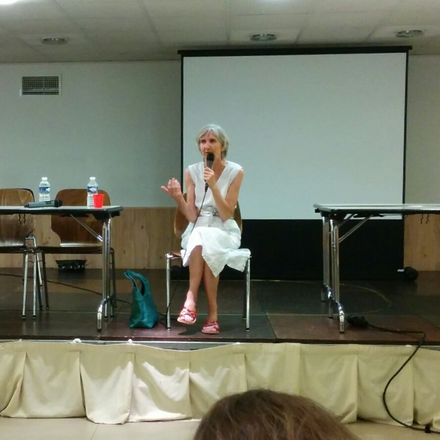 AssoGrandissons's tweet photo. C'est Brigitte Guimbal qui termine la journée en nous parlant de l'écoute des émotions 😭😣😁😨 de nos enfants #Conférence #ENV https://t.co/3luWRW6dHB