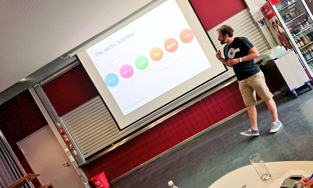 virginiamunzke's tweet photo. Meine letzte Session 😉 #designthinking @DrFranzGlatz Ideenfindung ohne Kritik ➡️Prototyp entwickeln #BarCamp #subc17 https://t.co/FCVvlo1lnv