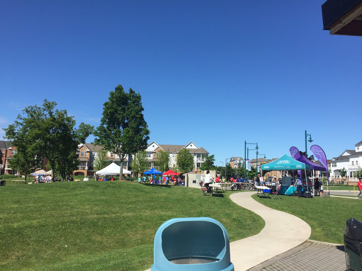 soham1403's tweet photo. What beautiful day for the 10th annual @puwfc! @nandanee_sawh @tdsb @MOWATAWOM @4CardinalNewman https://t.co/v0QfOrPOrP