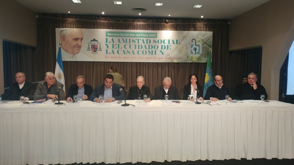JaviFlorencioOk's tweet photo. #UPSAFIP en #SemanaSocial2017 en franco dialogo con funcionarios y Obispos "La Amistad Social y el cuidado de la casa comun" @MolinariVani https://t.co/pyULYYfIDo