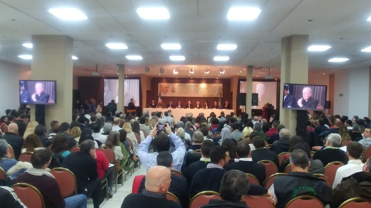 JaviFlorencioOk's tweet photo. #UPSAFIP en #SemanaSocial2017 en franco dialogo con funcionarios y Obispos "La Amistad Social y el cuidado de la casa comun" @MolinariVani https://t.co/pyULYYfIDo