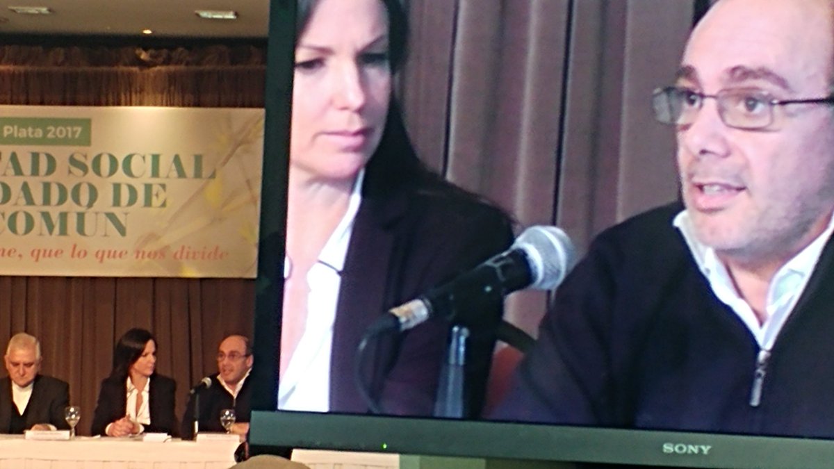 JaviFlorencioOk's tweet photo. #UPSAFIP en #SemanaSocial2017 en franco dialogo con funcionarios y Obispos "La Amistad Social y el cuidado de la casa comun" @MolinariVani https://t.co/pyULYYfIDo