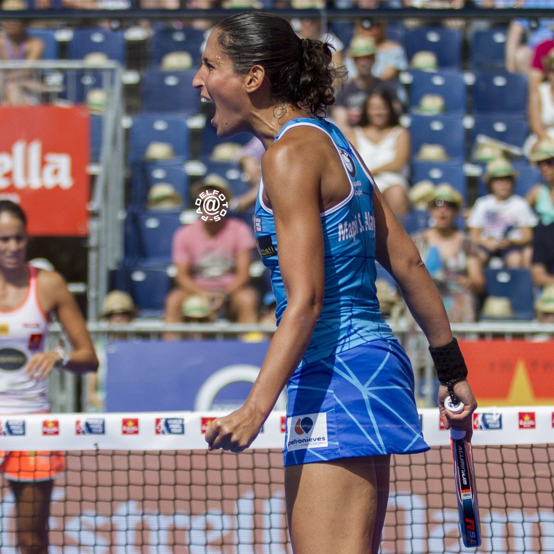 padelfotos's tweet photo. Las gemelas atómikas primeras finalistas #WPTValladolidOpen jugarán mañ 9:30h contra ganadoras duelo Eli-Patty vs Ale-Marta #PadelFemenino https://t.co/gVuKQwm0Gy