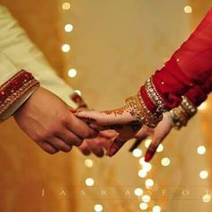 AishaIjlal's tweet photo. *Me on Eid day*
Eid to a gayi hai ab tum b a jao na💛😍
#Eid2017 #SEEidi https://t.co/z6RgcCTaTq