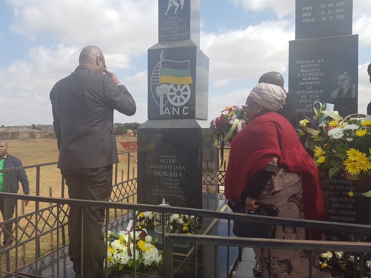 NathiMthethwaSA's tweet photo. Laying the wreath at the gravesite of late ANC Stalwart comrade Peter Mokaba. We're commemorating the 15th anniversary of his passing. https://t.co/mKRwJ510pC