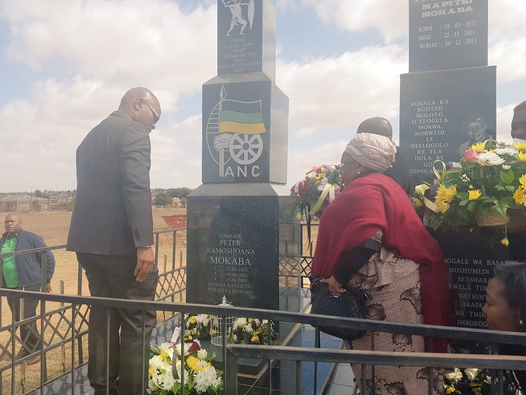 NathiMthethwaSA's tweet photo. Laying the wreath at the gravesite of late ANC Stalwart comrade Peter Mokaba. We're commemorating the 15th anniversary of his passing. https://t.co/mKRwJ510pC