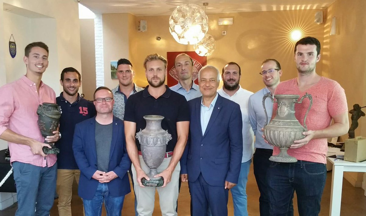 #Waterpolo <a href="/ENTLM_WaterPolo/">ENTLM Water-Polo</a> Club centenaire aux prestigieux trophées à #Tourcoing
Jérémy Parsy pdt ENT
Serge Criquet pdt ENT Lille Métropole