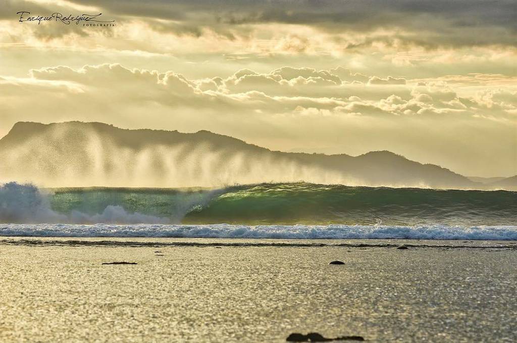 balisurfinfo's tweet photo. Photo 📷 from @enriquerodriguez_1 - 🌴🐒🌅 🇬 🇱 🇦 🇳 🇩🌅🐒🌴 🔝 #gland #indonesia #indodreams #sunrise #late #slap #offshore #perfectwave #shoot #sur… https://t.co/toSguhoKpG