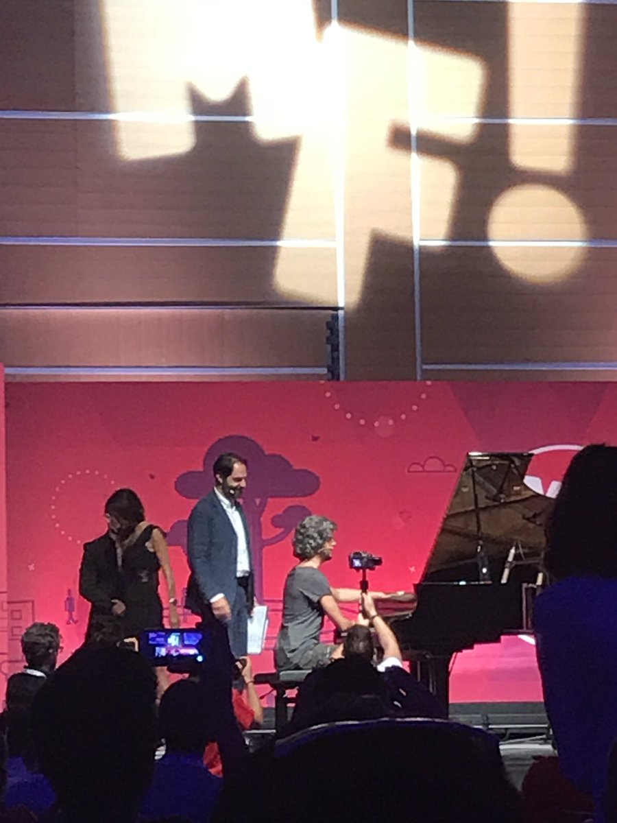 walkwithnora's tweet photo. Pianista non vedente? No, fortista non guardante. Grande #IvanDalia al #wmf17 https://t.co/oYIK9VQqKE