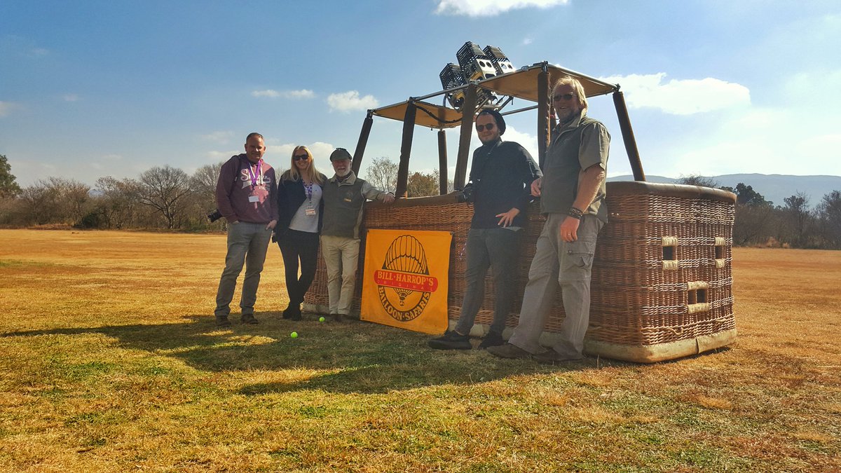 TravelMassivAFR's tweet photo. Always a pleasure to swing by the legends @Harrops_Balloon #travelbagsrace2017 https://t.co/gM3PHnFEDH