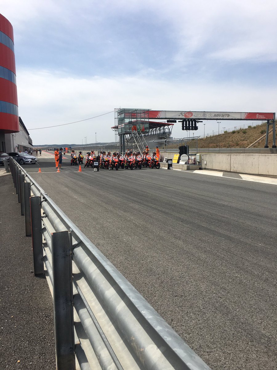 PaddockMotocicl's tweet photo. Estamos en Navarra hoy entrenamientos cronometrados #fimcev https://t.co/SfRALKMjzu