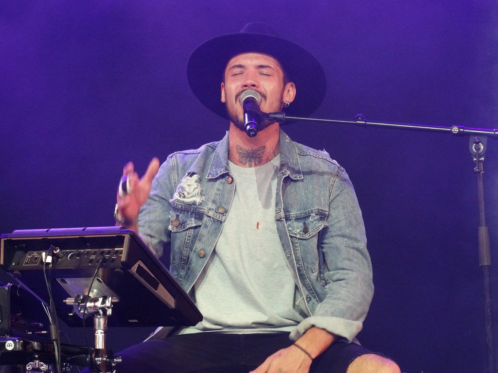 Arcadian_Fans1's tweet photo. ☀️magnifique concert hier à @LucelleSonore avec @ArcadianOff ! Ambiance de folie 😉 ce soir rebelote à Bassecourt ⚠️🔝🔥💜💛💚 #arcadian https://t.co/fuoHFVTXPo