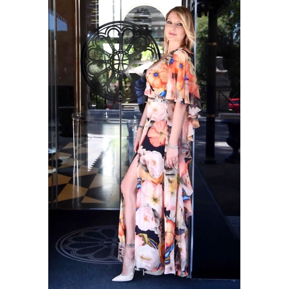 Manilanazzaro's tweet photo. Buon weekend!โ๏ธ๐ #yesweekend #summer #shooting #gaimattiolo #simonecastelletti #fashionstyle #luckygirl ๐ https://t.co/Dzeid1sXqn https://t.co/EpJcfmBX6n