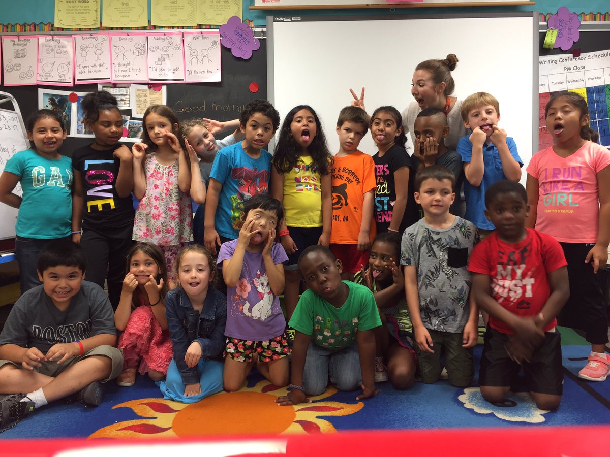 MrsMorrisFHES's tweet photo. Last day of school with these first graders who have grown tremendously this year. #fhesfoxes #SchoolsOutForSummer #readyforsecondgrade https://t.co/lNBbQG9PL5
