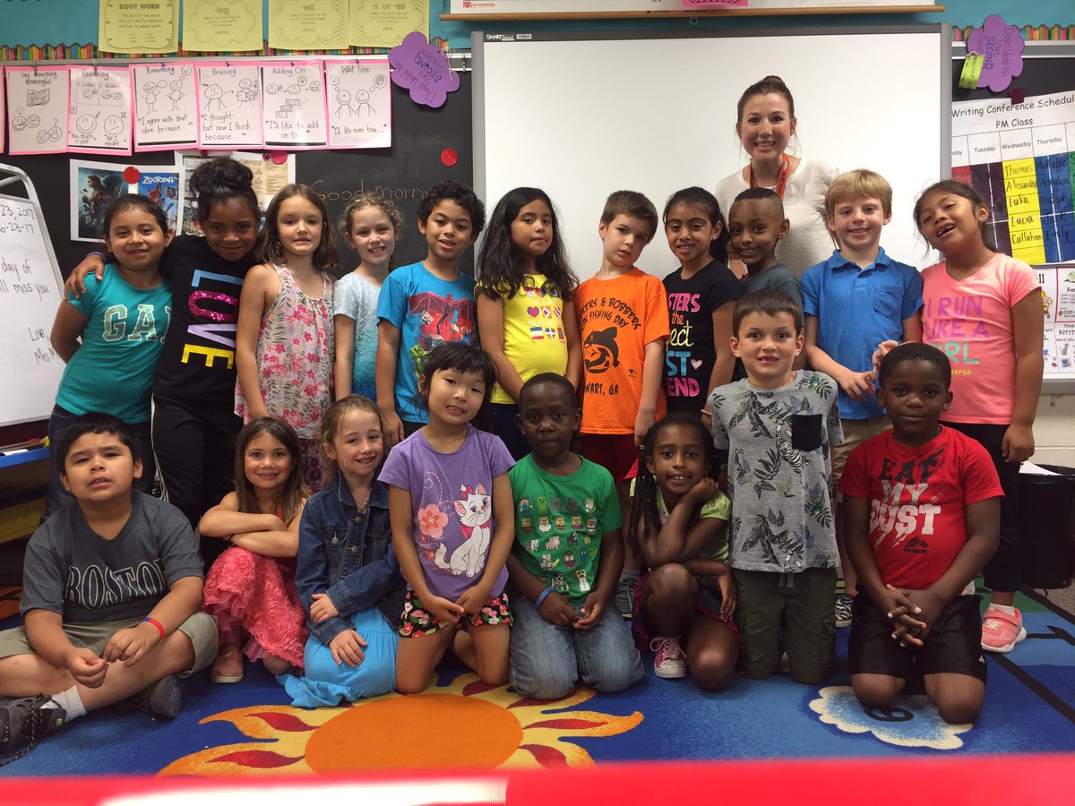 MrsMorrisFHES's tweet photo. Last day of school with these first graders who have grown tremendously this year. #fhesfoxes #SchoolsOutForSummer #readyforsecondgrade https://t.co/lNBbQG9PL5