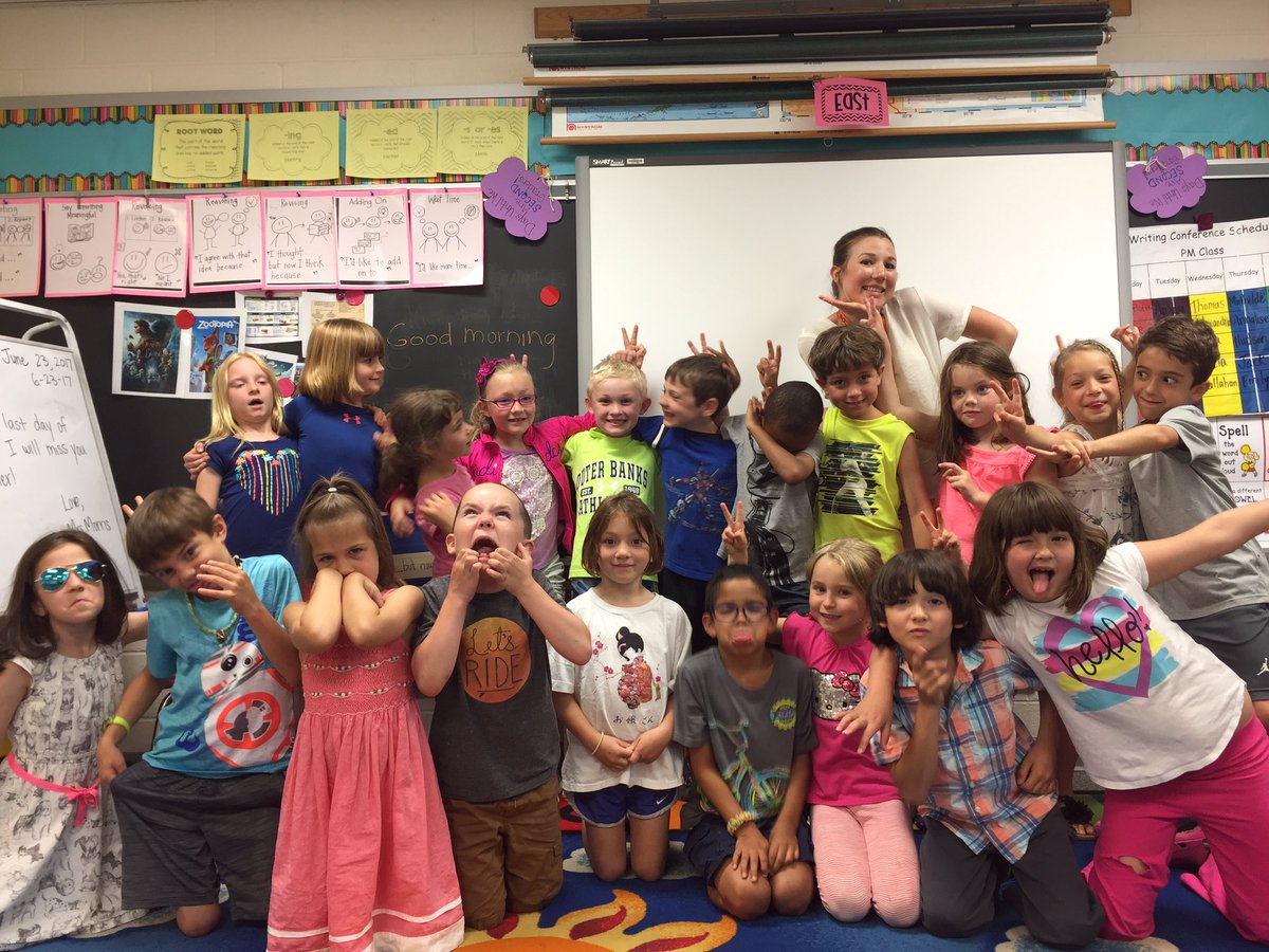 MrsMorrisFHES's tweet photo. Last day of school with these first graders who have grown tremendously this year. #fhesfoxes #SchoolsOutForSummer #readyforsecondgrade https://t.co/lNBbQG9PL5