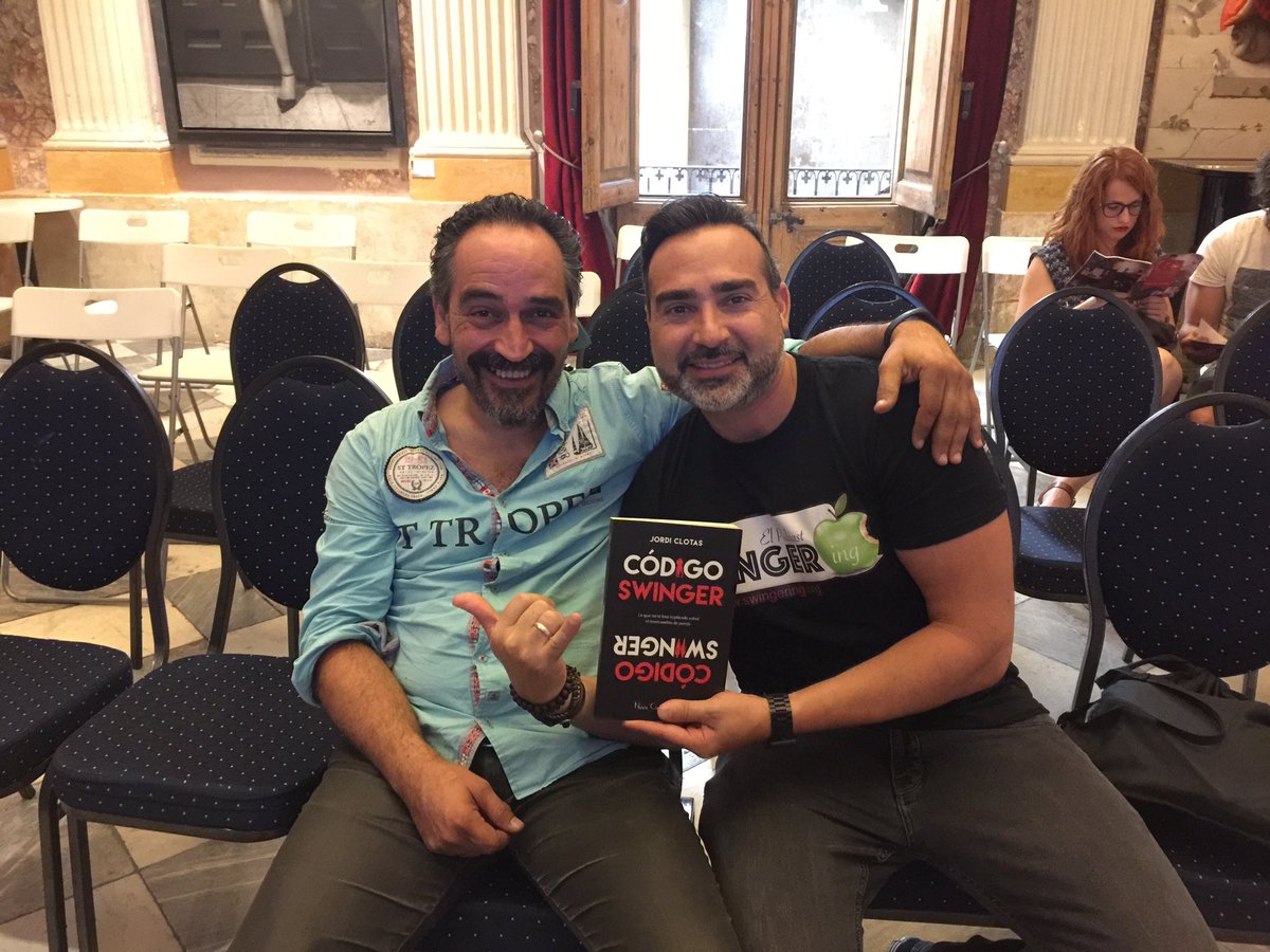 swingering's tweet photo. Ya tenemos nuestro libro #codigoswinger y en breve entrevistaremos a su autor @JordiClotas1 muchas gracias!!! https://t.co/Ck248C6jZT