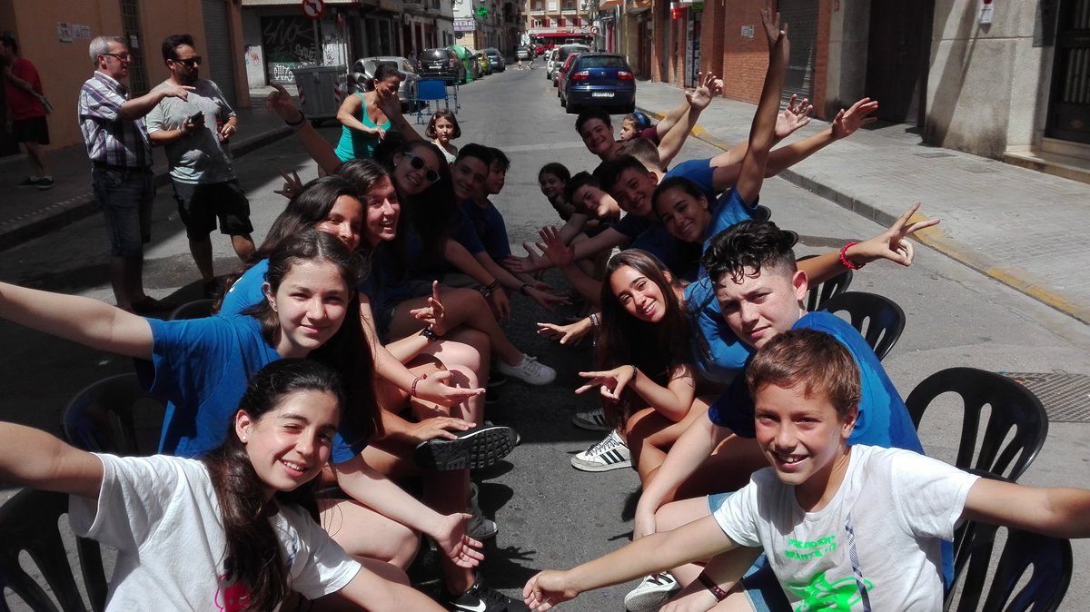 FallaCrtaEscriv's tweet photo. Empieza el día de #SanJuan en la falla! Acércate y pasa un día genial! #somEscrivà https://t.co/xcVSYEzmUp