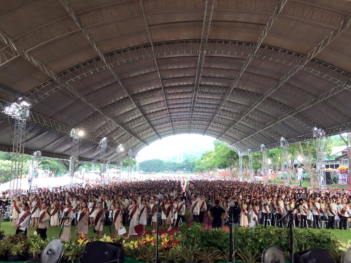 vpsison's tweet photo. The Class of 2017

#UPLBSablay2017 #Sablay2017 https://t.co/uCfVVTD2VA