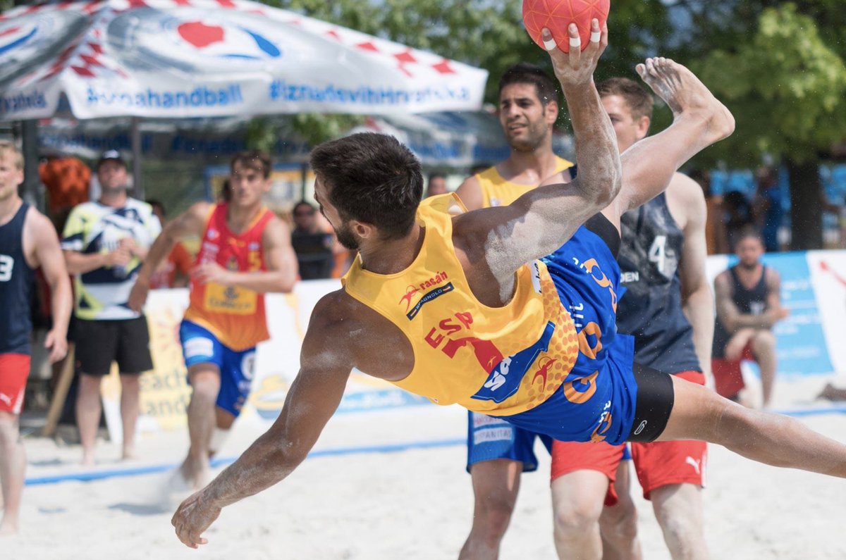 ArenaHandballT's tweet photo. 📸 #BeachEURO2017 | España🇪🇸 único país con sus 2 equipos en semifinales ¡A por las medallas! 🥇🥈🥉 ¡Vamoooss! 💪🔝#HispanosArena #GuerrerasArena https://t.co/a1EZDWzltg