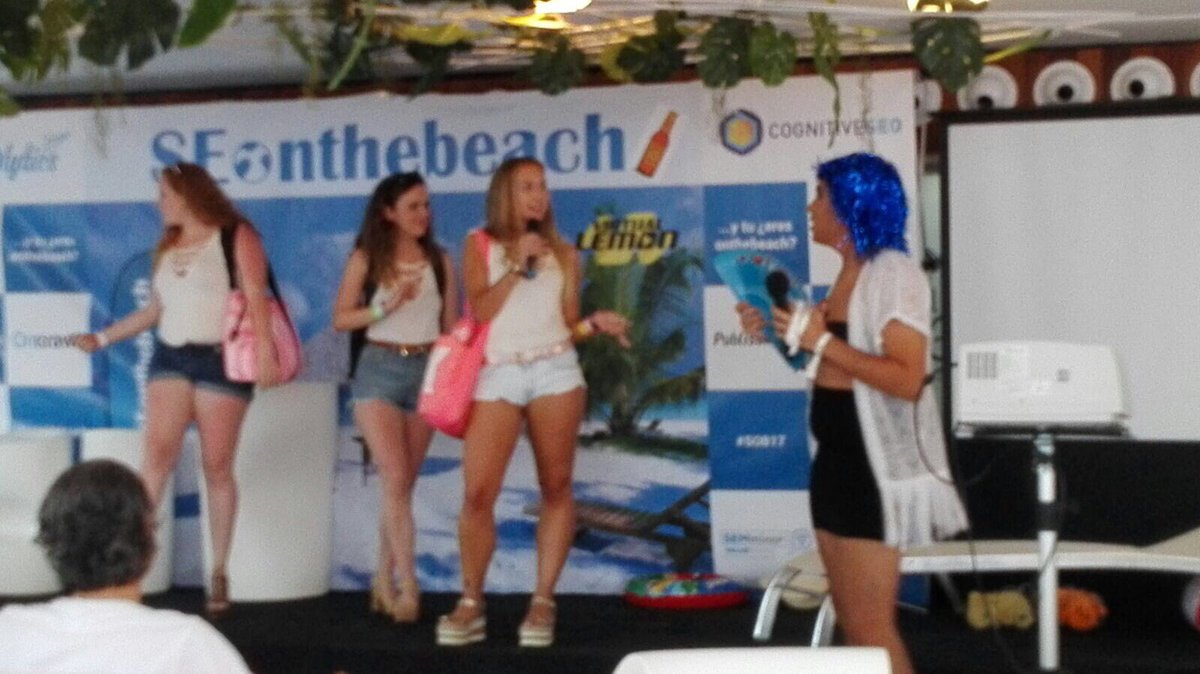 LuciaRG10's tweet photo. Presentacion de TFM en Seo on the beach 🌴 #SOB17 experiencia Increible 🌊 @canning_saz @laurafgarnik @YoungMadridd https://t.co/dulC2dmxDl