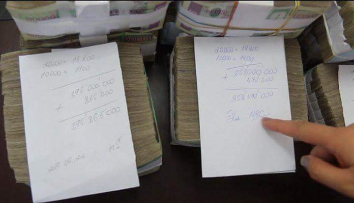 #Аз гэж бичээд share, RT хийгээрэй. Удахгүй баяжих болно #гэнээ 
😂😂😂