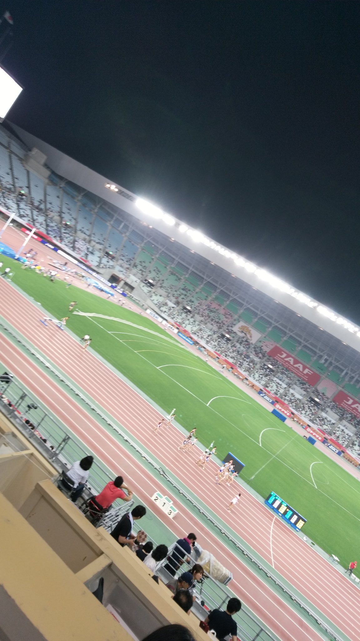 森脇健児 ナイター照明が選手を照らしてカッコいい 日本選手権陸上 長居陸上競技場はまもなく男子100メートル決勝 T Co 0wa3al7x4g Twitter