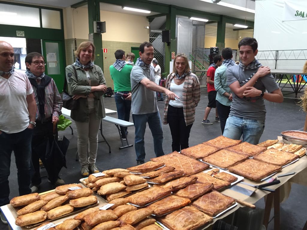RaquelGlezDiez's tweet photo. Extraordinaria iniciativa de @ salda_dago !Recomiendo pasarse por antiguo mercado de abastos de Portugalete.Gracias amigos por invitarnos! https://t.co/jrVJUVYgFE