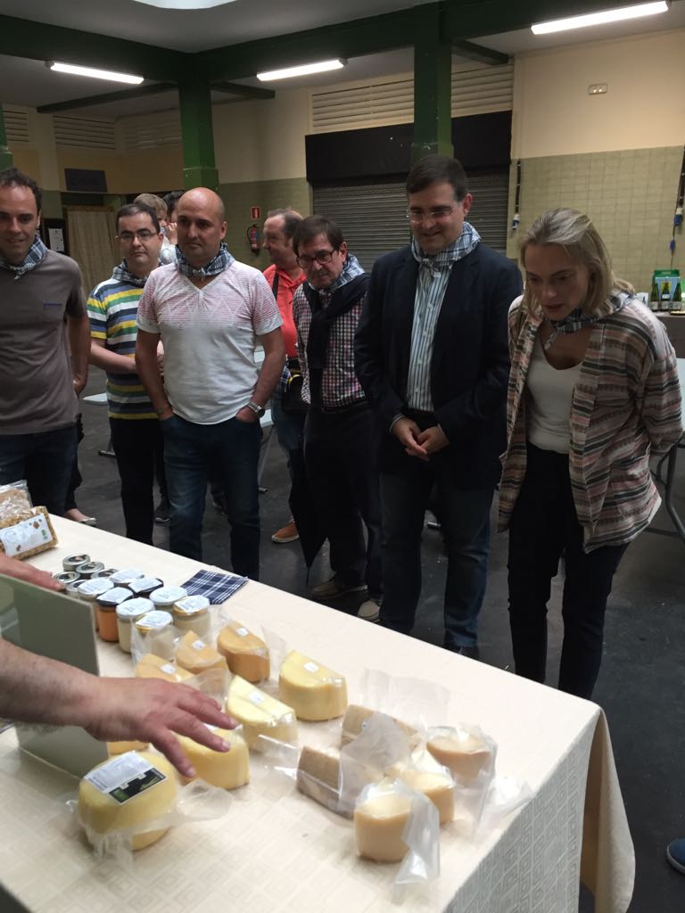 RaquelGlezDiez's tweet photo. Extraordinaria iniciativa de @ salda_dago !Recomiendo pasarse por antiguo mercado de abastos de Portugalete.Gracias amigos por invitarnos! https://t.co/jrVJUVYgFE